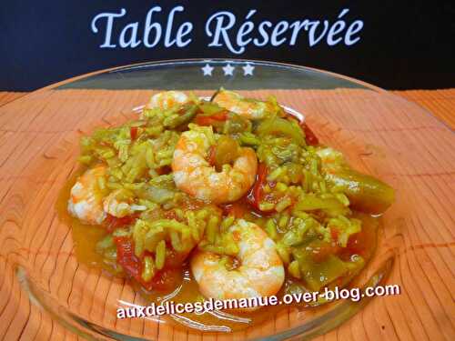 Crevettes, aubergines, tomates et riz au curry