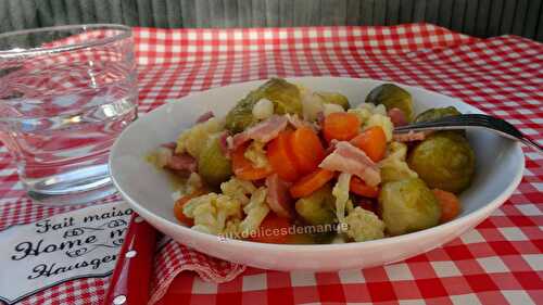 Duo de choux et carottes au lard fumé et oignons vinaigrette