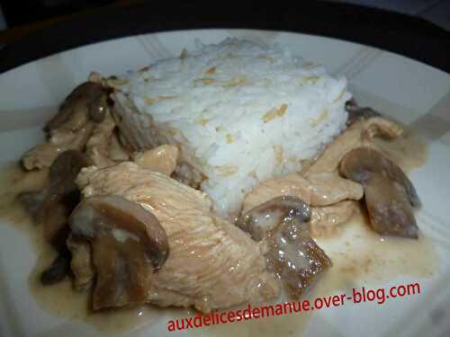 Escalopes de poulet aux champignons à la crème