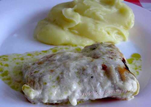 Escalopes de veau à la crème garnies pesto-parmesan