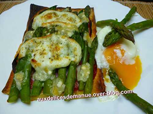 Feuilleté aux asperges, mozzarella et œuf mollet