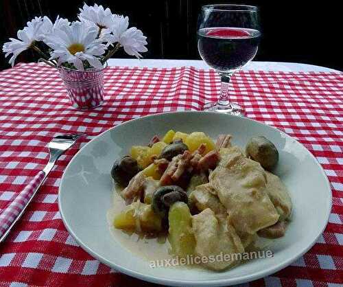 Filets de poulet aux pommes de terre, champignons et sauce au parmesan