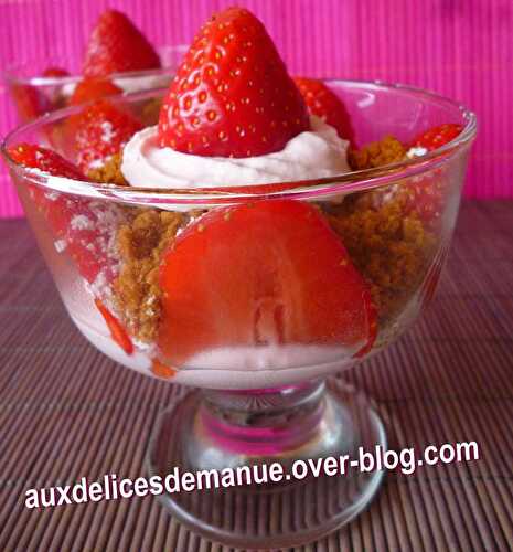 Fraises sur lit de chantilly aux fraises et spéculoos