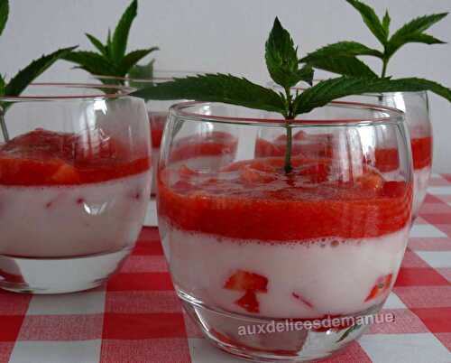 Panna cotta au lait d'amande et fraises -LIGHT-