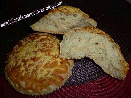 Petits pains aux graines et emmental