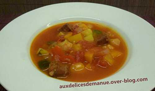 Soupe aux 3 poivrons, courgette et merguez