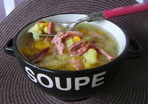 Soupe aux poireaux, carottes, haricots blancs et bacon