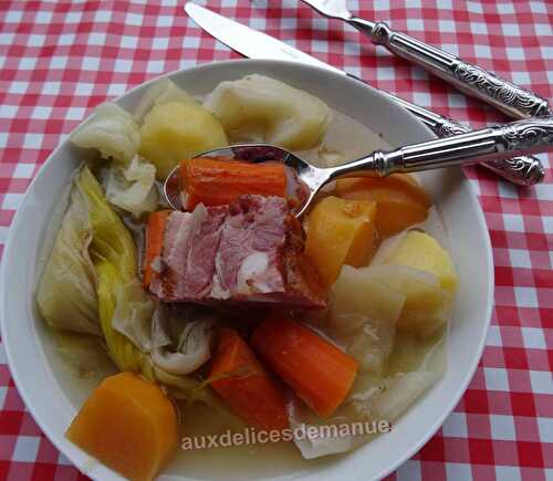 Soupe de légumes à la poitrine fumée