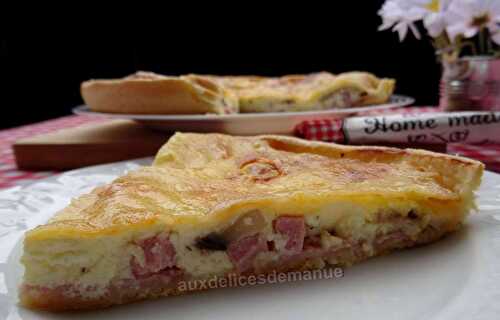 Tarte au bacon, jambon et champignons gratinée à la crème, origan et Leerdammer