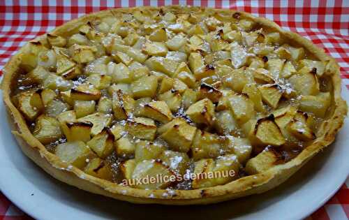 Tarte aux poires et pommes sur lit de crème de marron pralinée