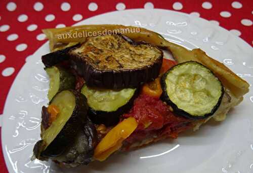 Tarte façon tatin à la courgette, aubergine, poivrons et tomates-pâte allégée