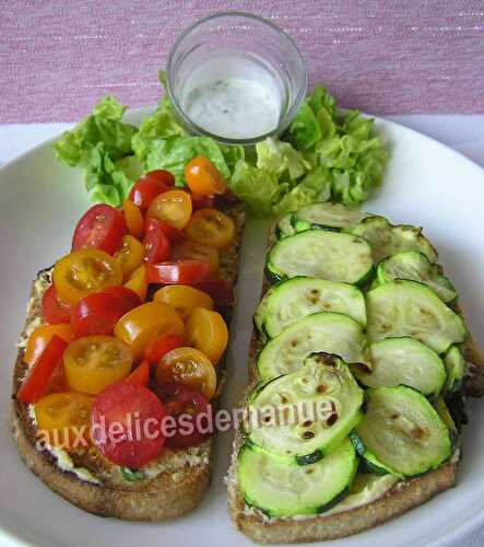 Tartines grillées crème d'oeuf, tomates courgettes