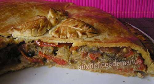 Tourte à l'aubergine, poivron rouge et thon