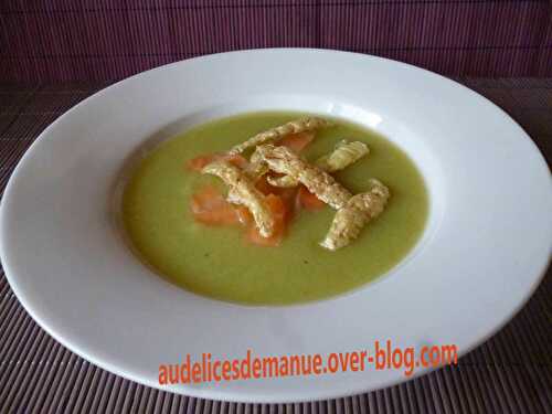 Velouté de haricots plats au saumon et chips de pelures de pomme de terre