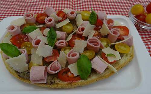 Bruschetta au jambon, tomates cerises et parmesan