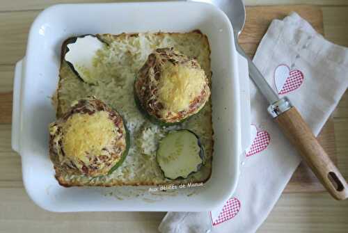 Courgettes rondes farcies au boeuf, pain de mie et St-Môret, sur lit de riz