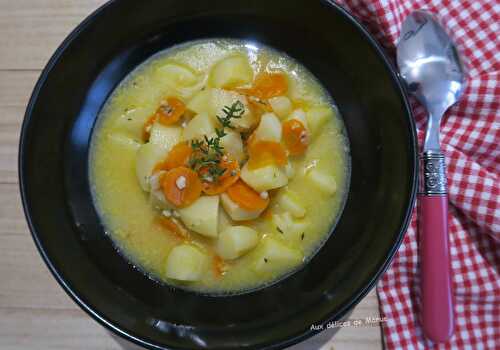 Soupe de pommes de terre au thym