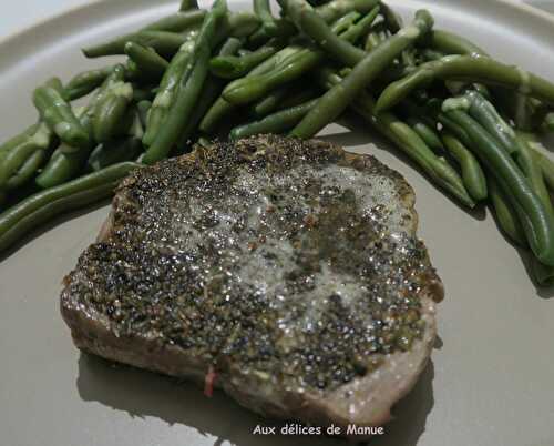 Tournedos de bœuf en croûte de poivre et thym