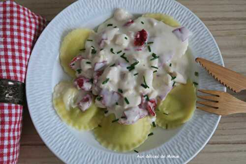 Raviolis farcis aux épinards et ricotta, à la crème au poulet et parmesan