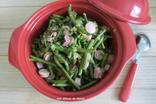 Poêlée de haricots verts aux knacks et lardons