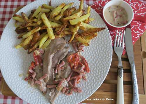 Aiguillettes de canard au bacon et tomates séchées, en sauce