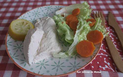 Blanc de poulet poché à la carotte, citron et thym