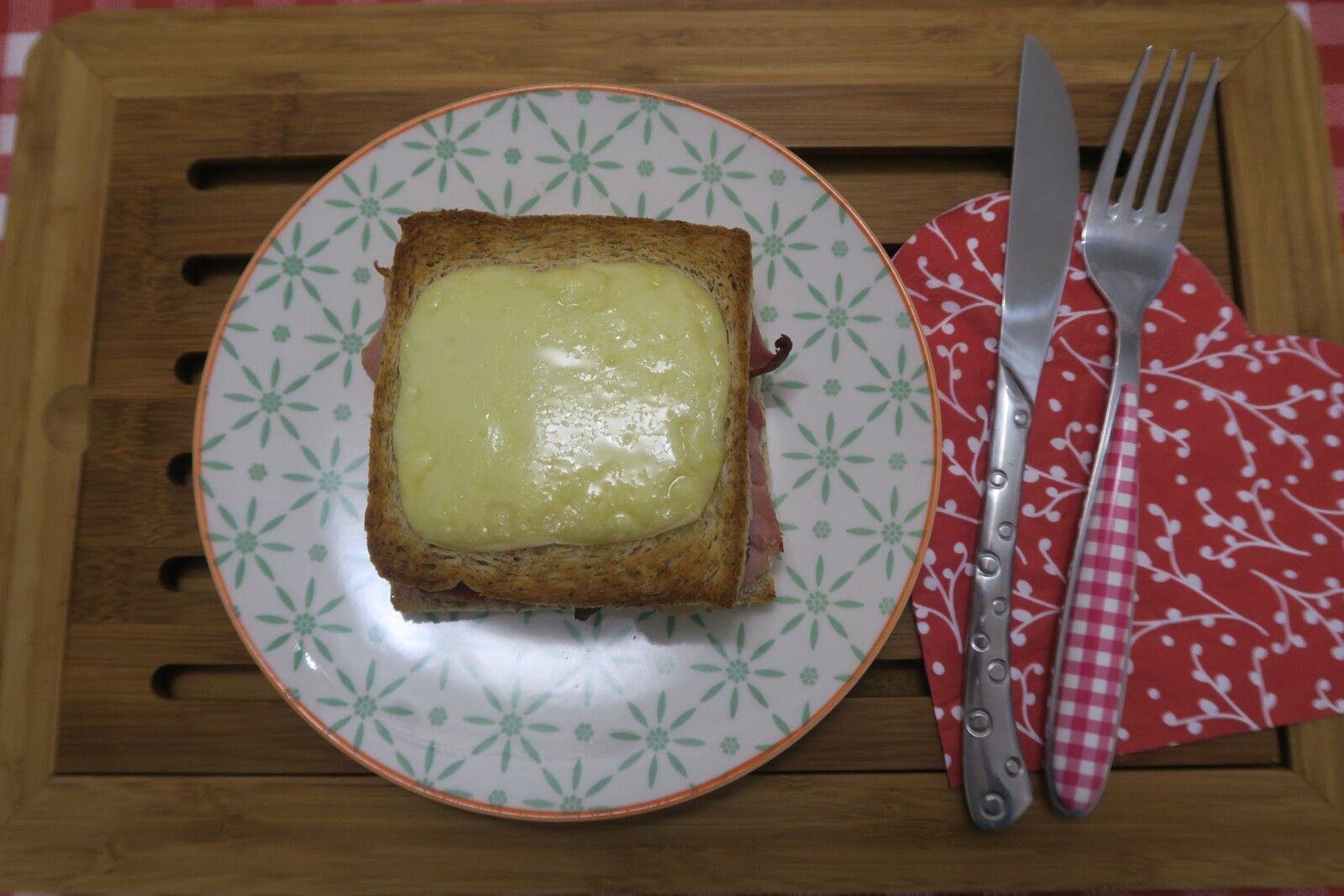 Croque raclette au jambon et champignons