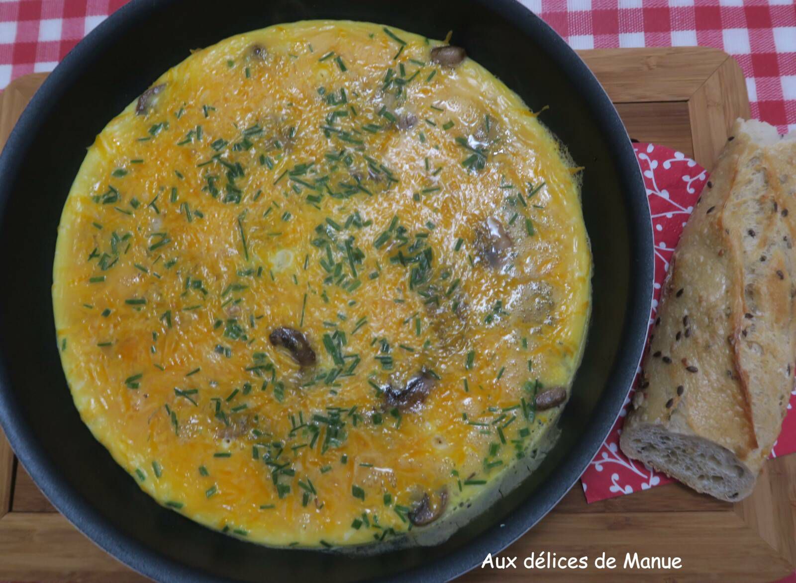 Omelette aux champignons et mimolette