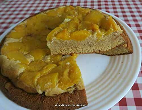 Gâteau aux pêches, amandes et lait concentré