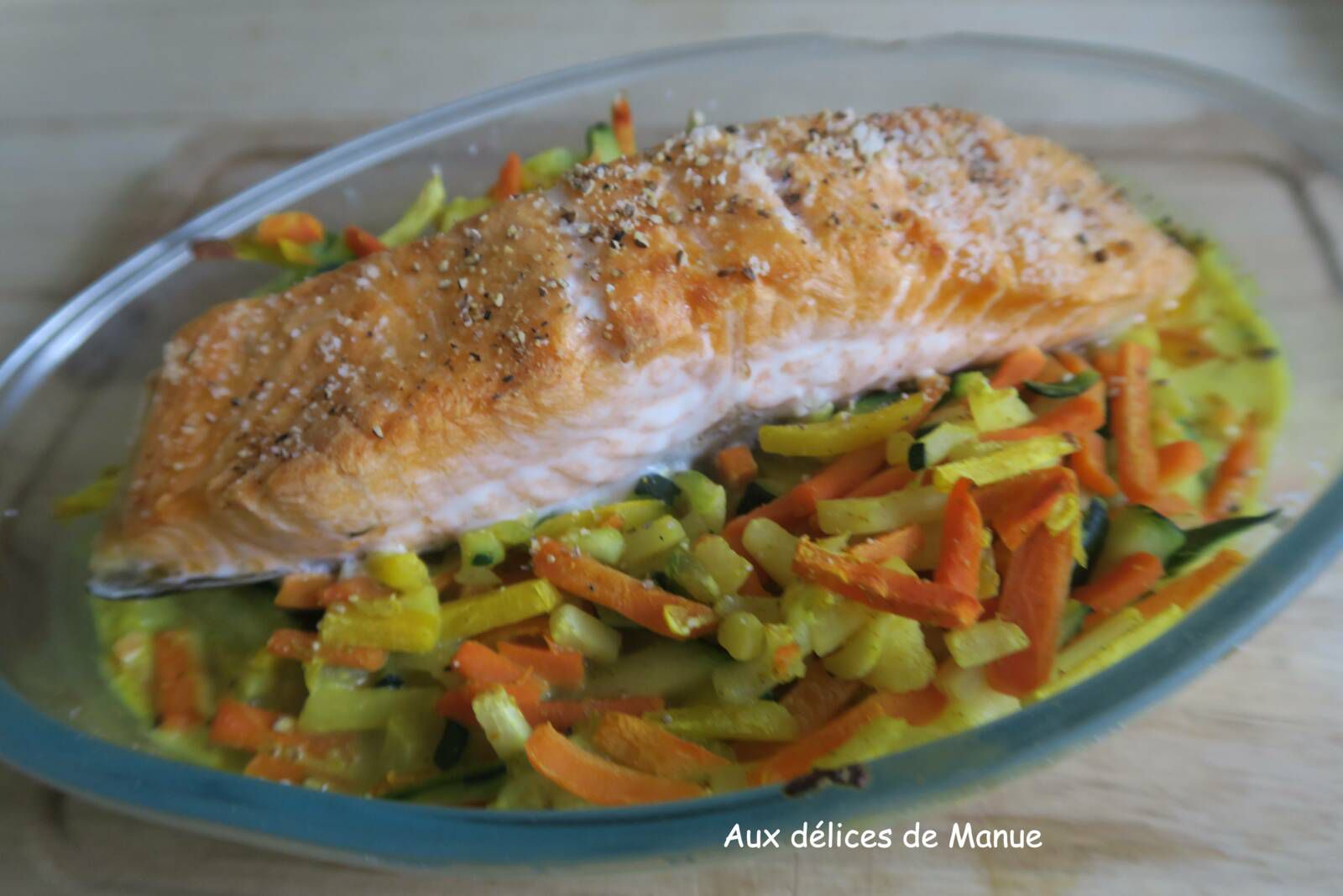 Pavé de saumon sur julienne de légumes à la crème au curry -Light