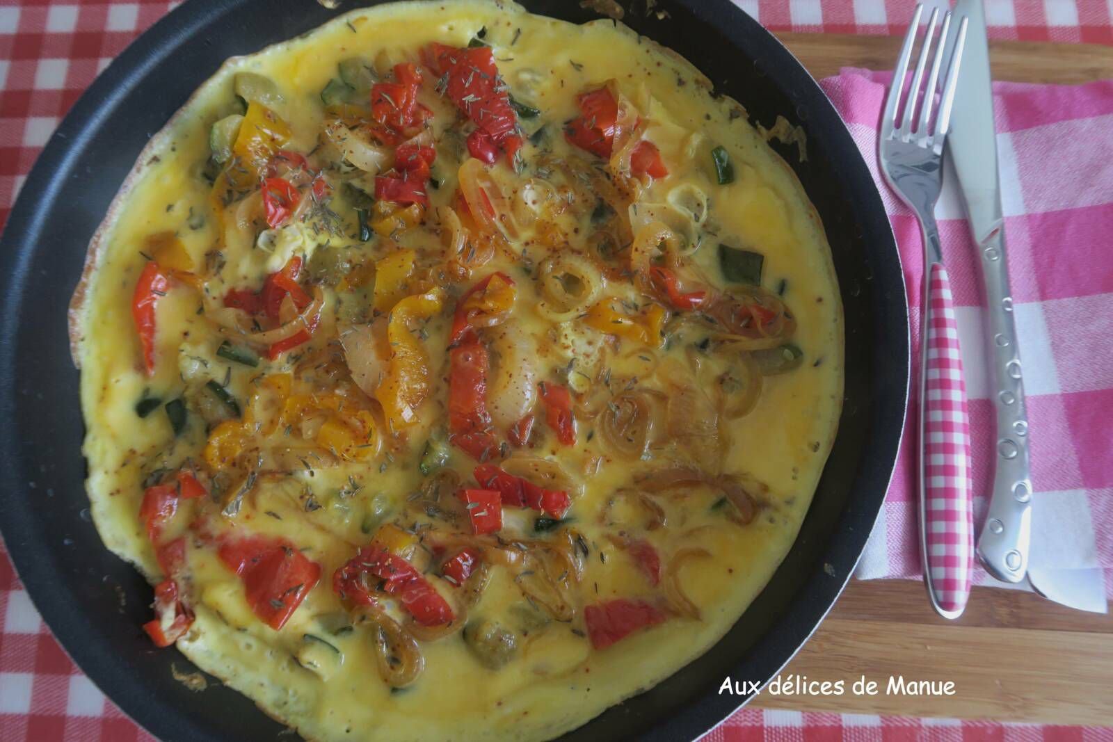 Omelette aux courgettes, poivrons et oignon -light