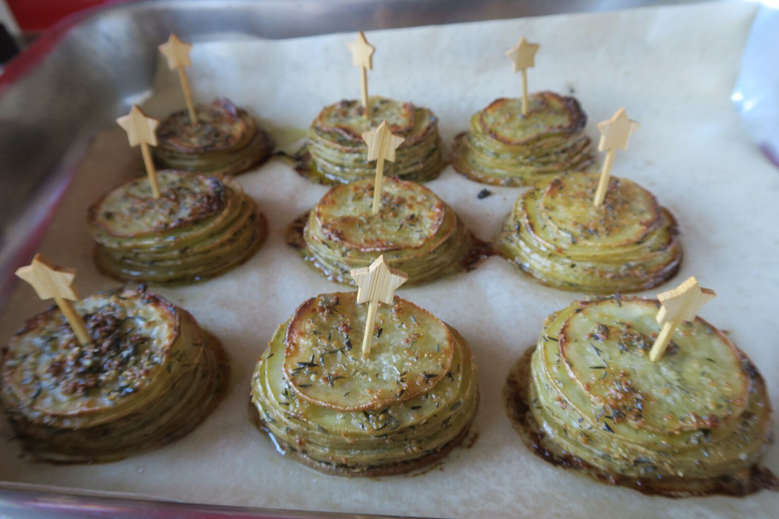 Millefeuille de pommes de terre au thym et à l'ail