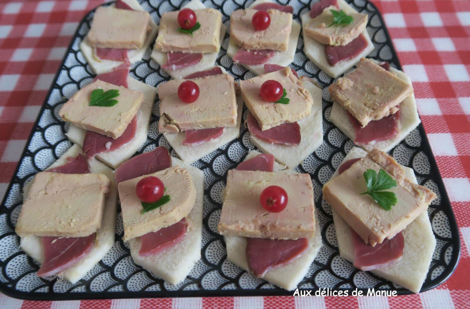 Toasts de foie gras au magret de canard séché