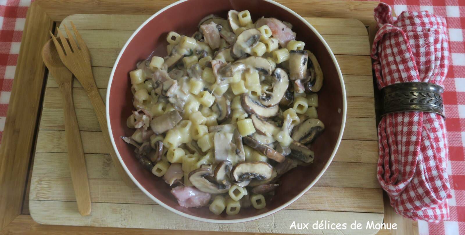 Pâtes aux champignons, poitrine fumée et râpé aux 3 tommes 