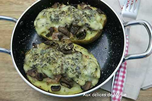 Pommes de terre au four aux champignons et poitrine fumée, gratinées à la fourme de Montbrison 