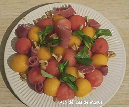 Salade de billes de melon et pastèque au jambon cru et noix 