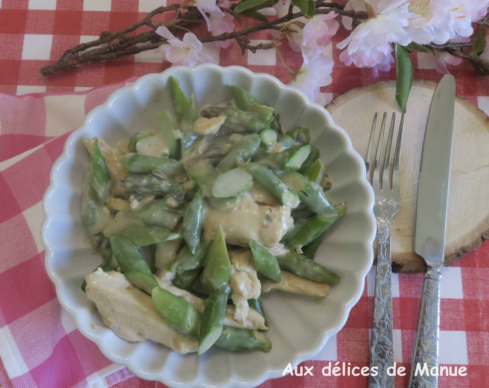 Blancs de poulet aux asperges vertes en sauce crémeuse 