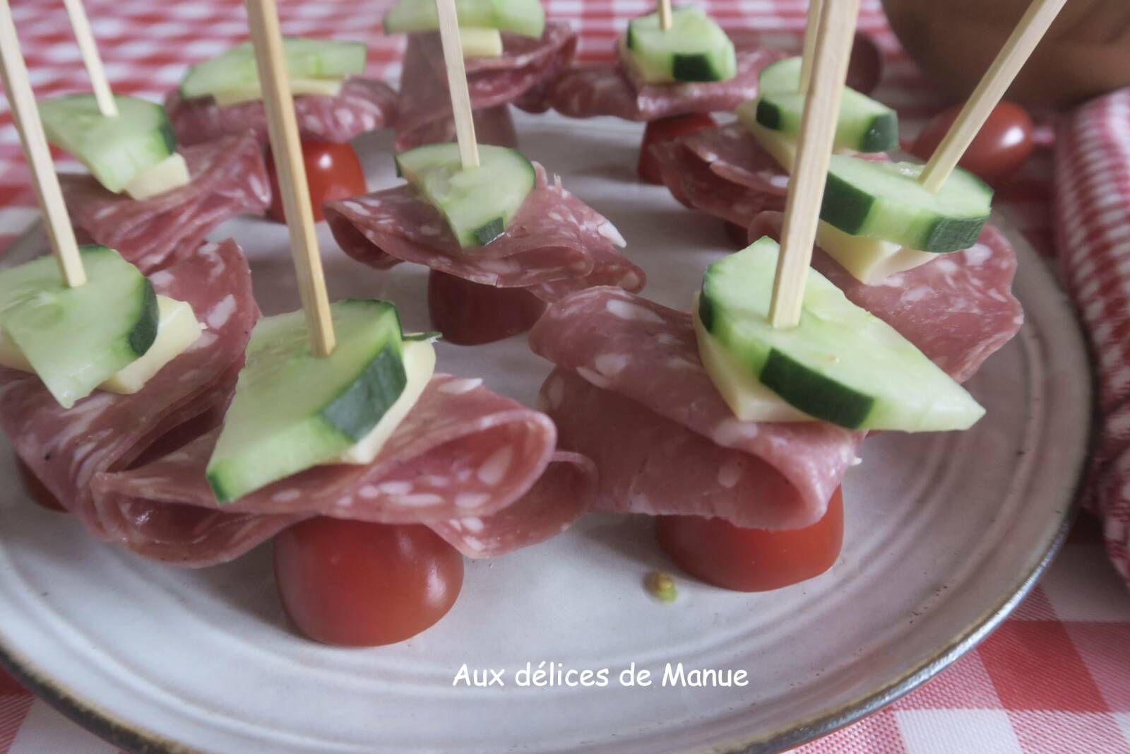 Pics apéritifs à la rosette, tomate cerise , concombre et comté 