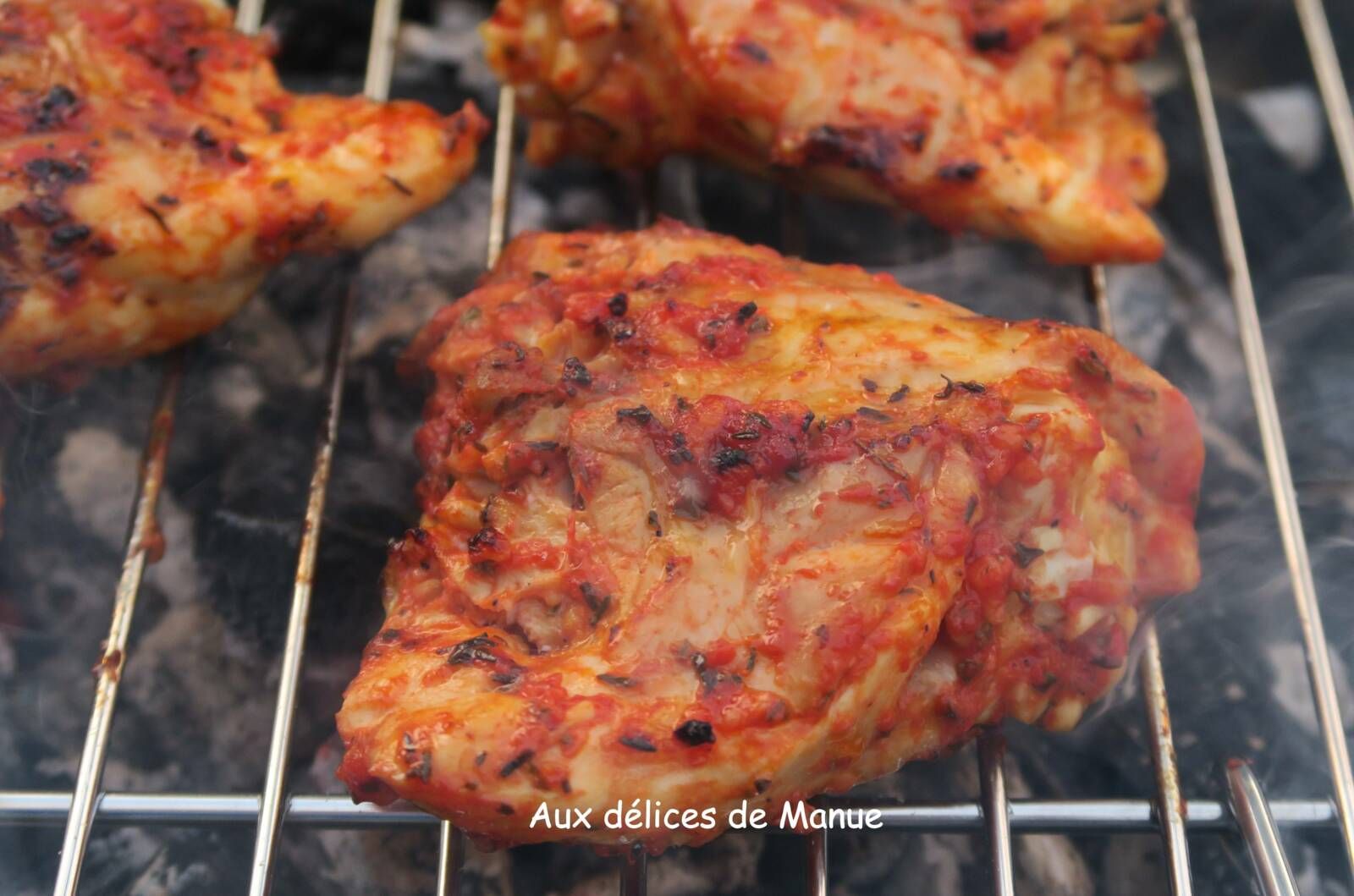 Hauts de cuisses de poulet marinés au concentré de tomates au BBQ