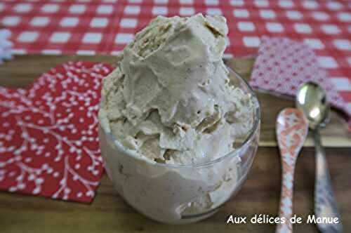 Glace à la pomme caramélisée et à la cannelle