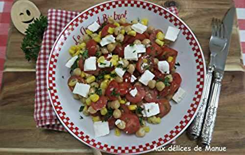 Salade de pois chiches aux tomates, maïs et feta
