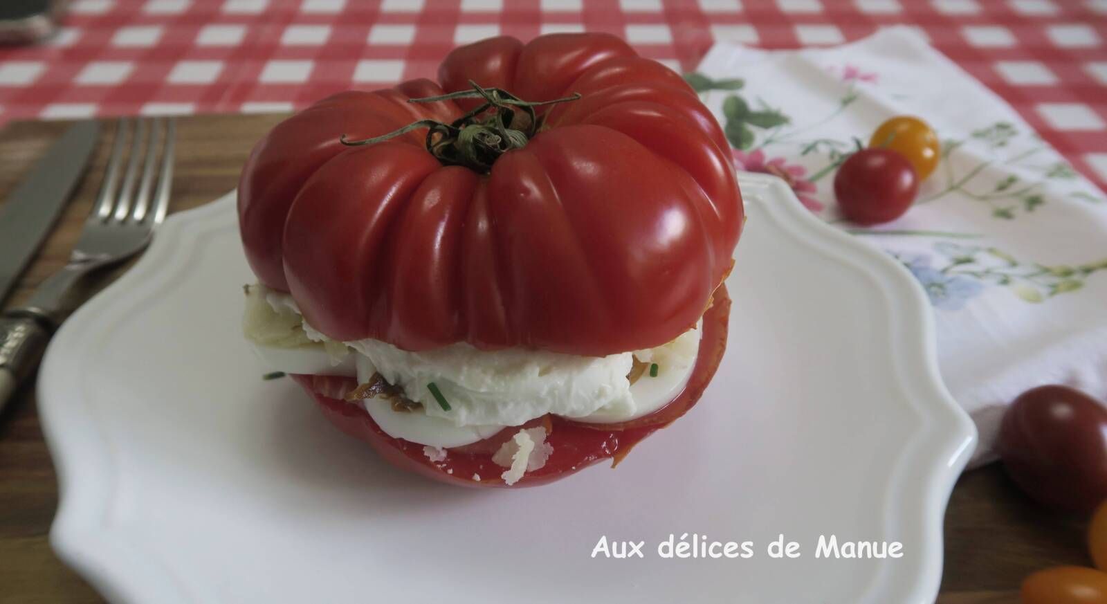 Burger tomate froid  à l'œuf, lomo et mozzarella 