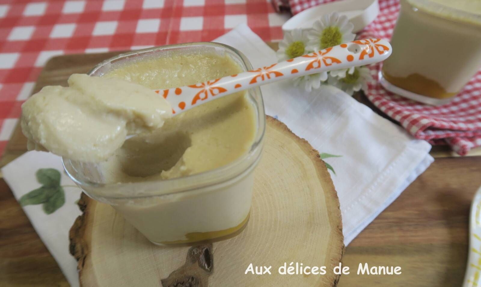 Crèmes au lait d'amande et compotée de mangue, à la yaourtière
