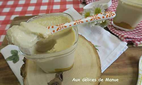 Crèmes au lait d'amande et compotée de mangue, à la yaourtière
