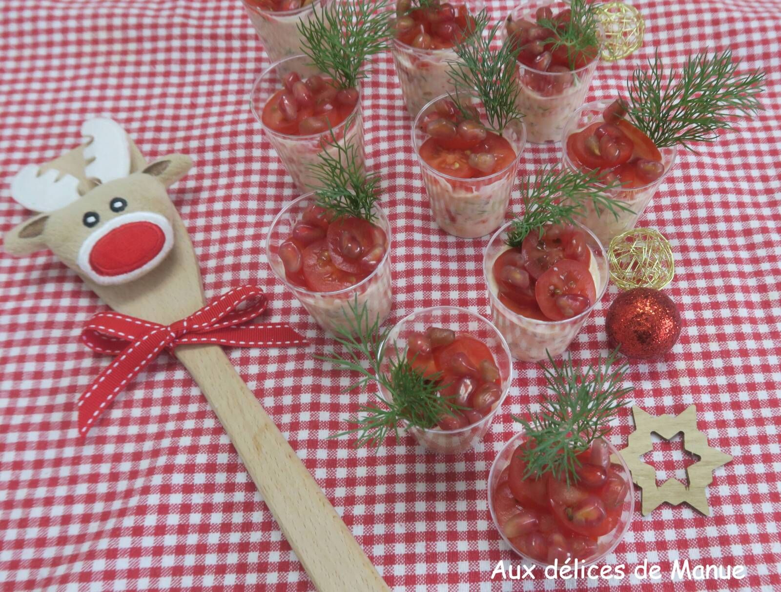 Verrines de fromage blanc aux œufs mimosa, concombre et tomates séchées 