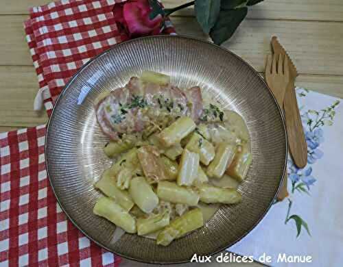 Blanc de poulet enlardé aux asperges crémeuses 