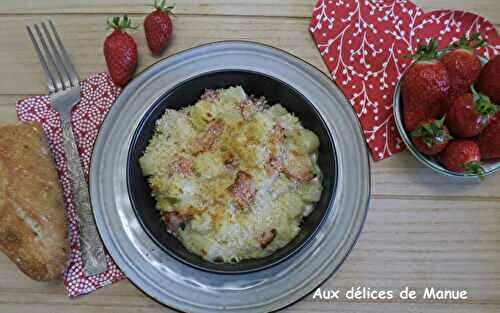 Cassolette de gratin d'asperges au bacon et à la crème au parmesan 