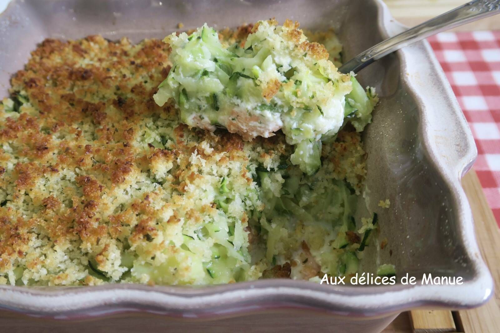 Gratin de saumon aux courgettes et pommes de terre, à la chapelure au beurre citronné