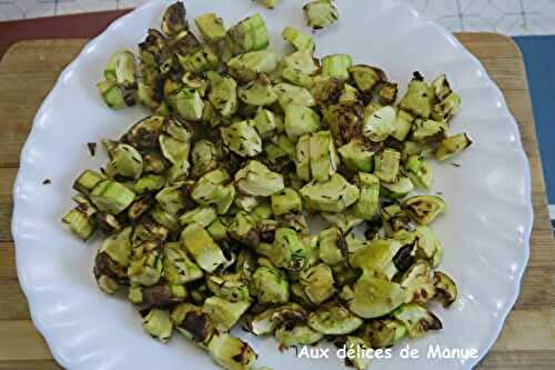 Salade de courgettes grillées ou courgettes grillées pour une salade, au Air Fryer ou au four