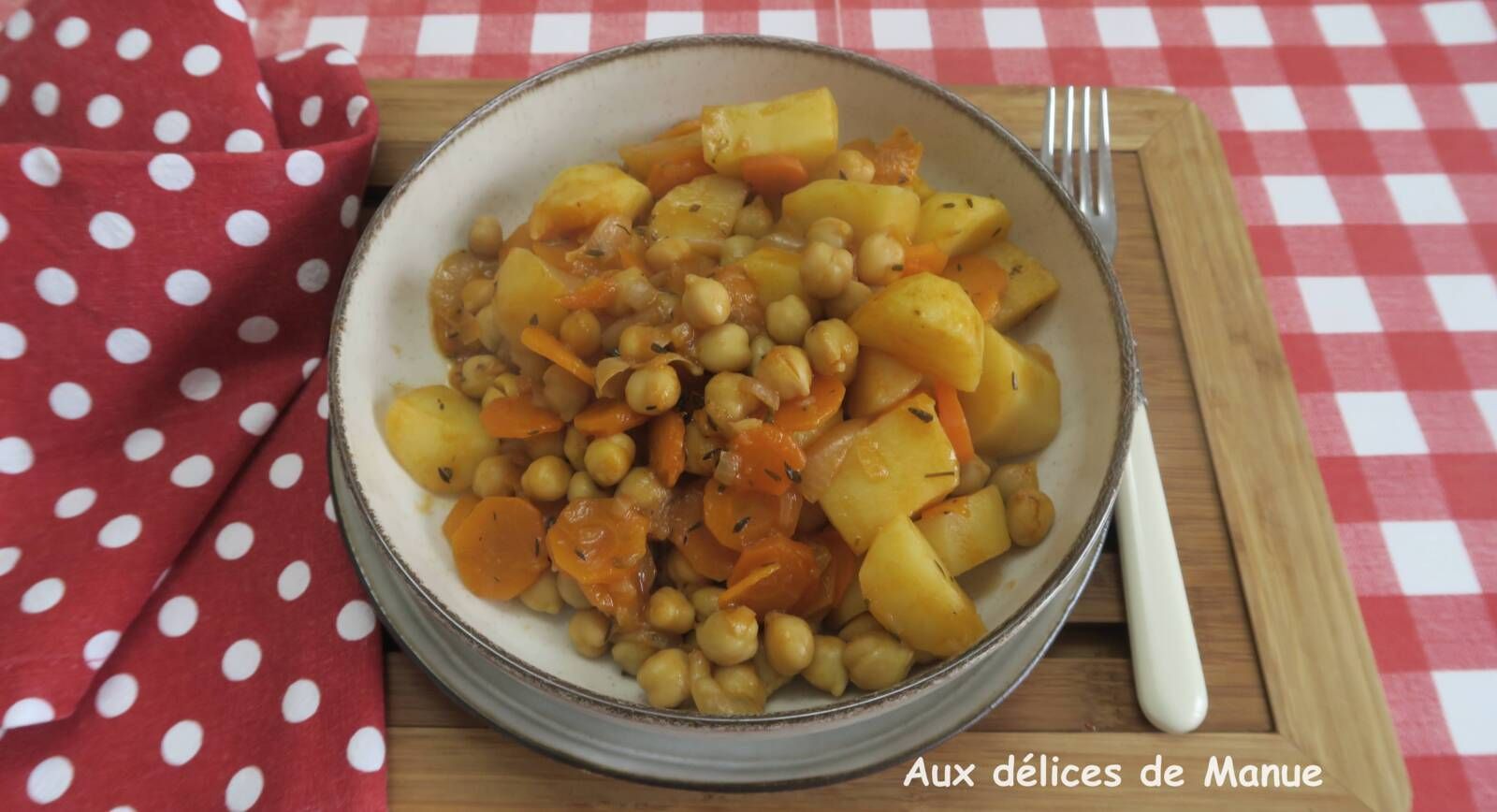 Ragoût de pois chiches aux carottes et pommes de terre à la tomate 